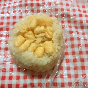 かっぱえびせんの塩味で味付け 美味しいおにぎり レシピ 作り方 By Amnos73 楽天レシピ かっぱえびせんの塩味で味付け 美味しいおにぎり レシピ 作り方 By Amnos73 楽天レシピ